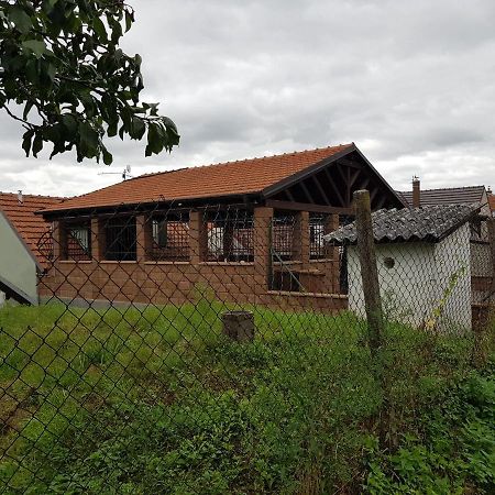 Sklep U Cejku Villa Mutenice Bagian luar foto