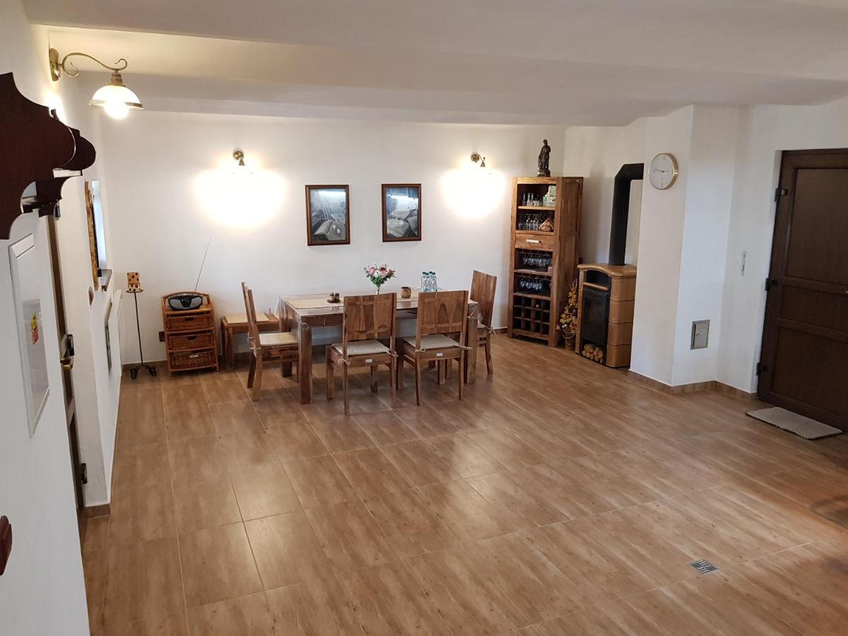 Sklep U Cejku Villa Mutenice Bagian luar foto