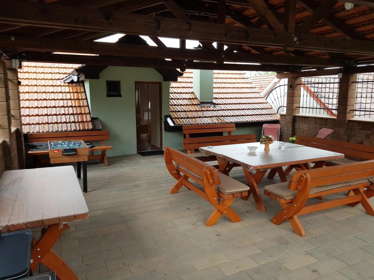 Sklep U Cejku Villa Mutenice Bagian luar foto