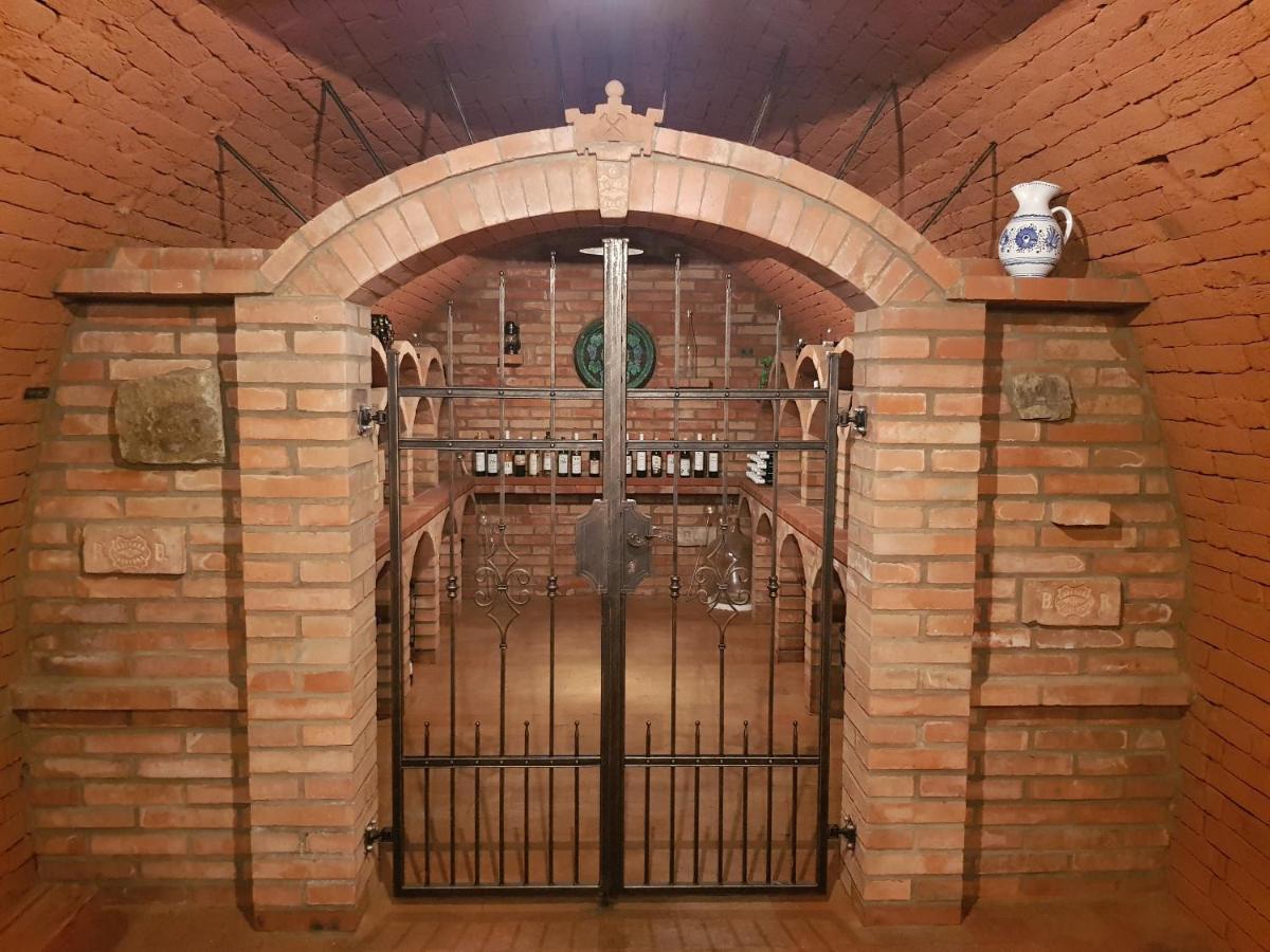 Sklep U Cejku Villa Mutenice Bagian luar foto