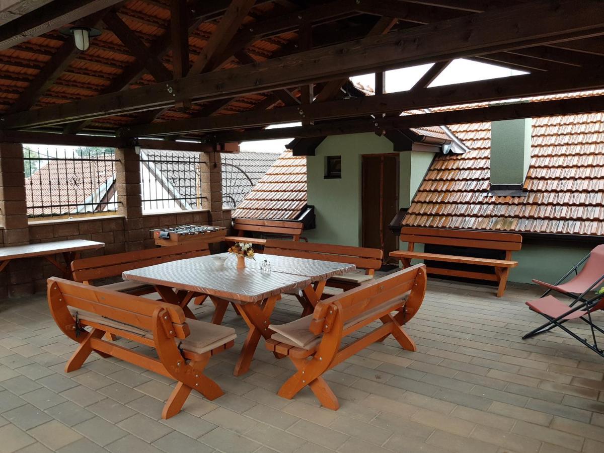 Sklep U Cejku Villa Mutenice Bagian luar foto