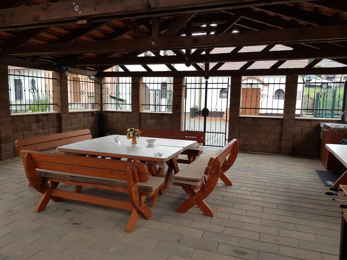 Sklep U Cejku Villa Mutenice Bagian luar foto