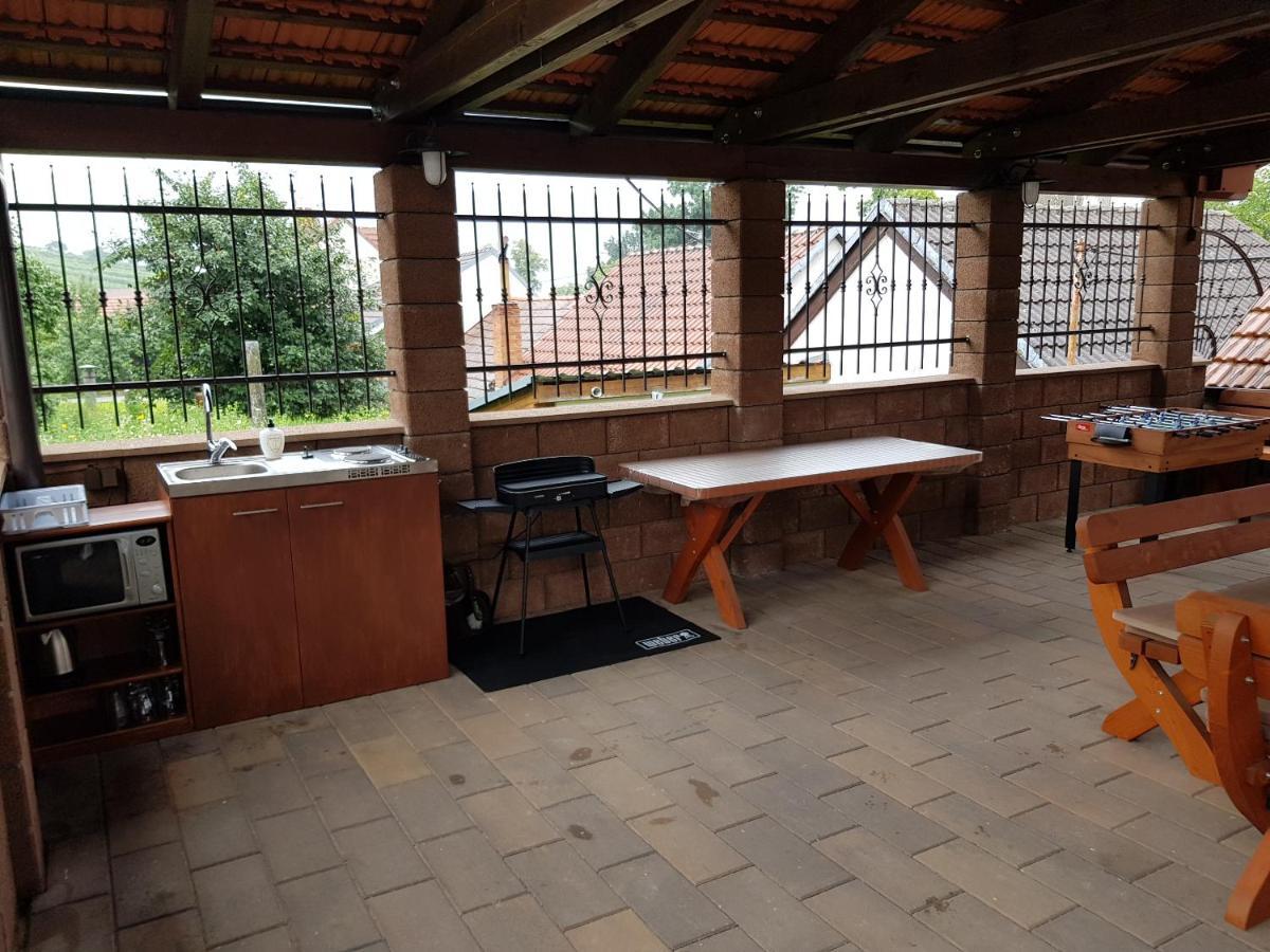 Sklep U Cejku Villa Mutenice Bagian luar foto
