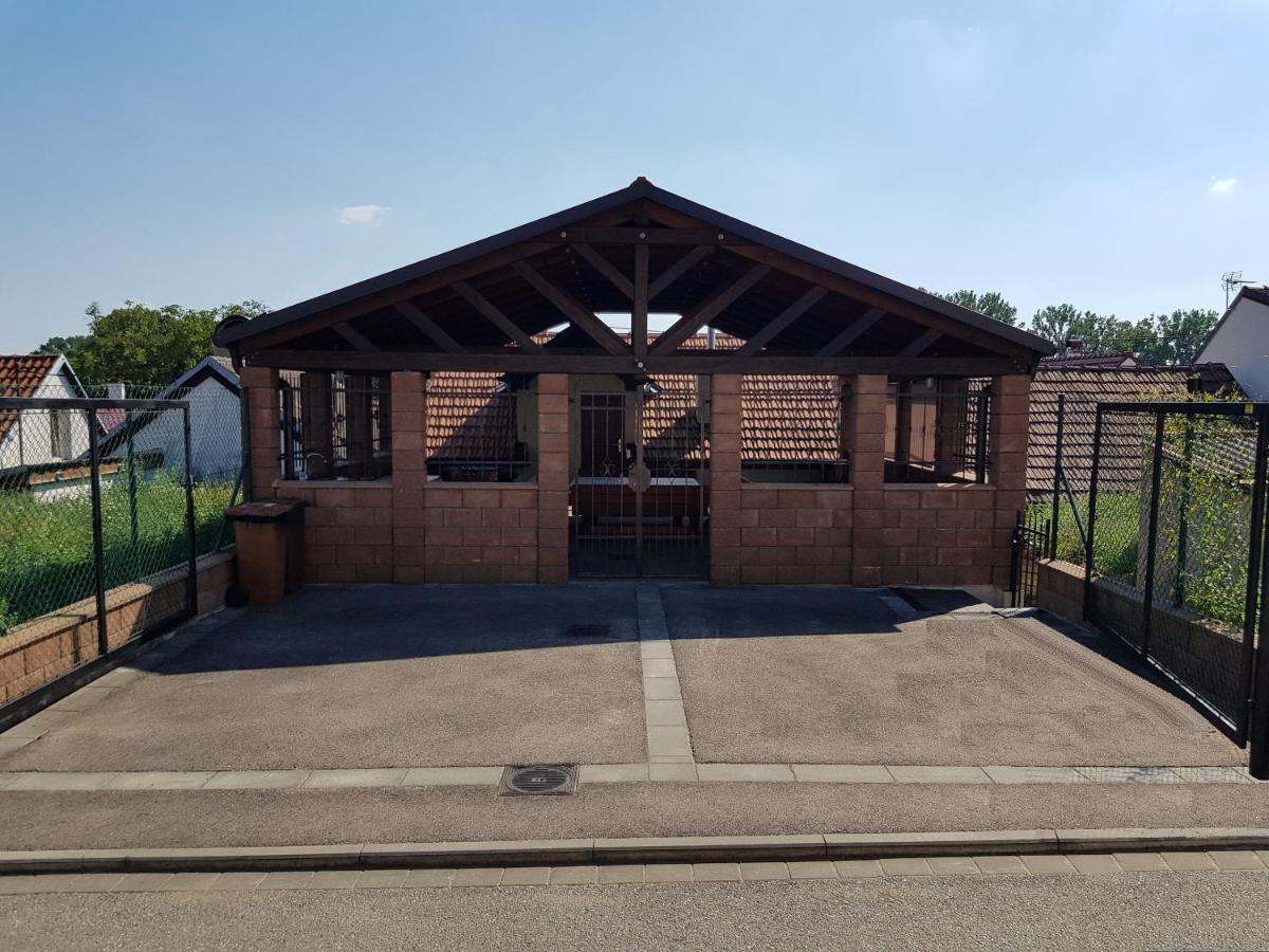 Sklep U Cejku Villa Mutenice Bagian luar foto
