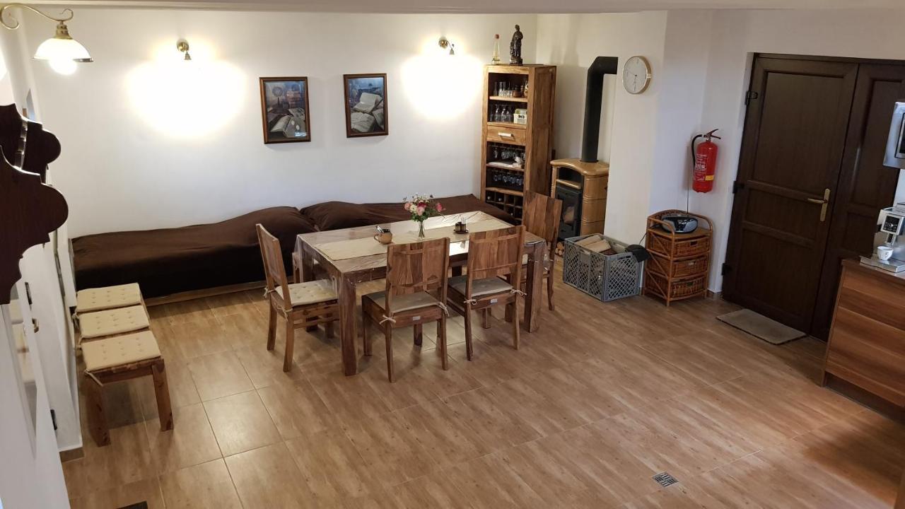Sklep U Cejku Villa Mutenice Bagian luar foto