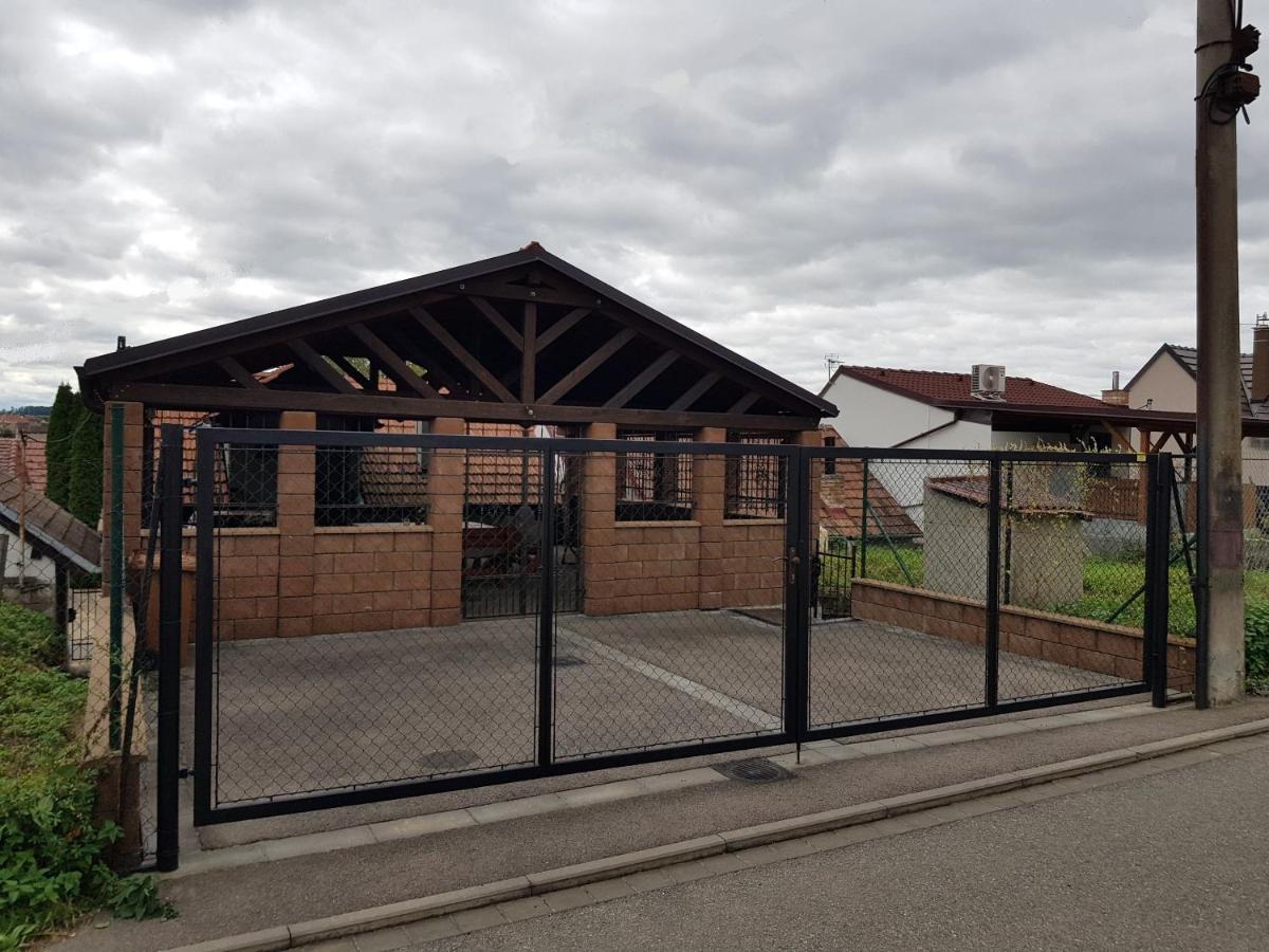 Sklep U Cejku Villa Mutenice Bagian luar foto