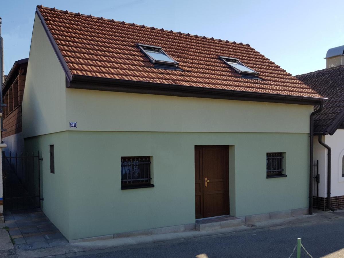 Sklep U Cejku Villa Mutenice Bagian luar foto